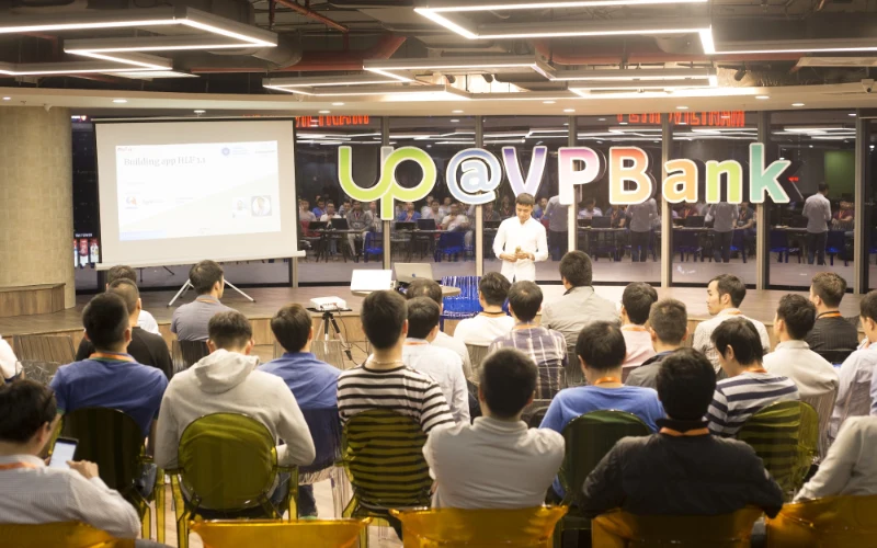 A TechHub account lead in a client review session